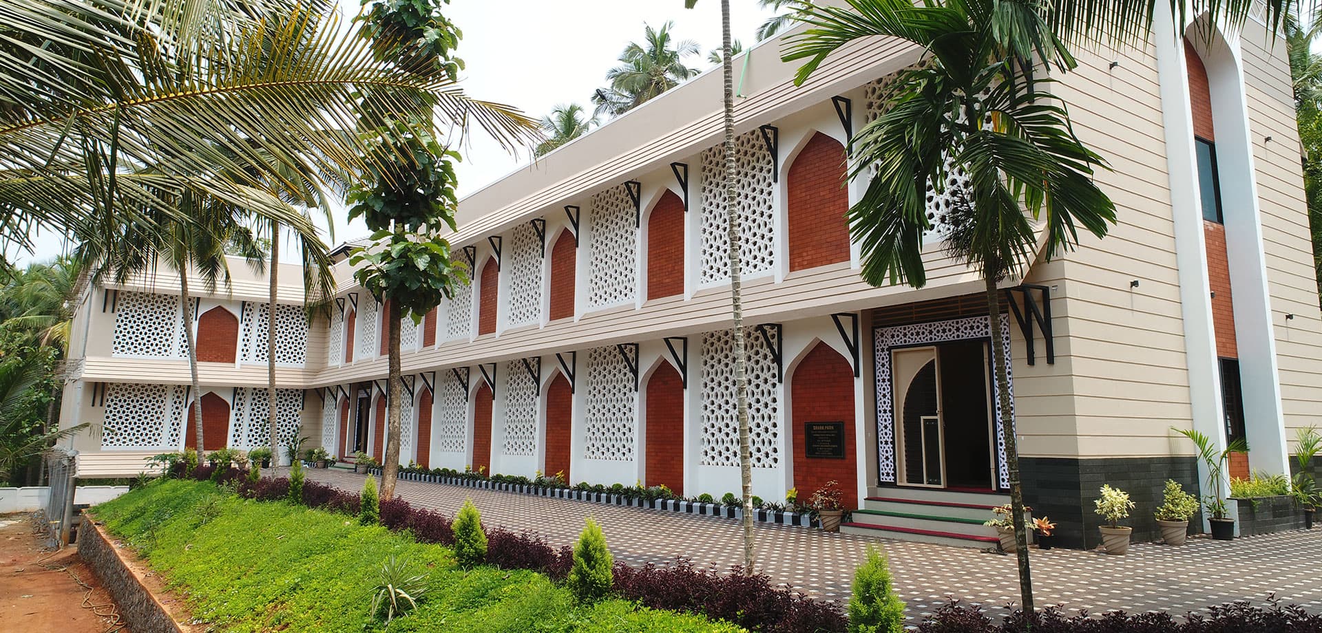 Happy kids running and playing together outdoors at ZeeQue Preschool in Kerala.